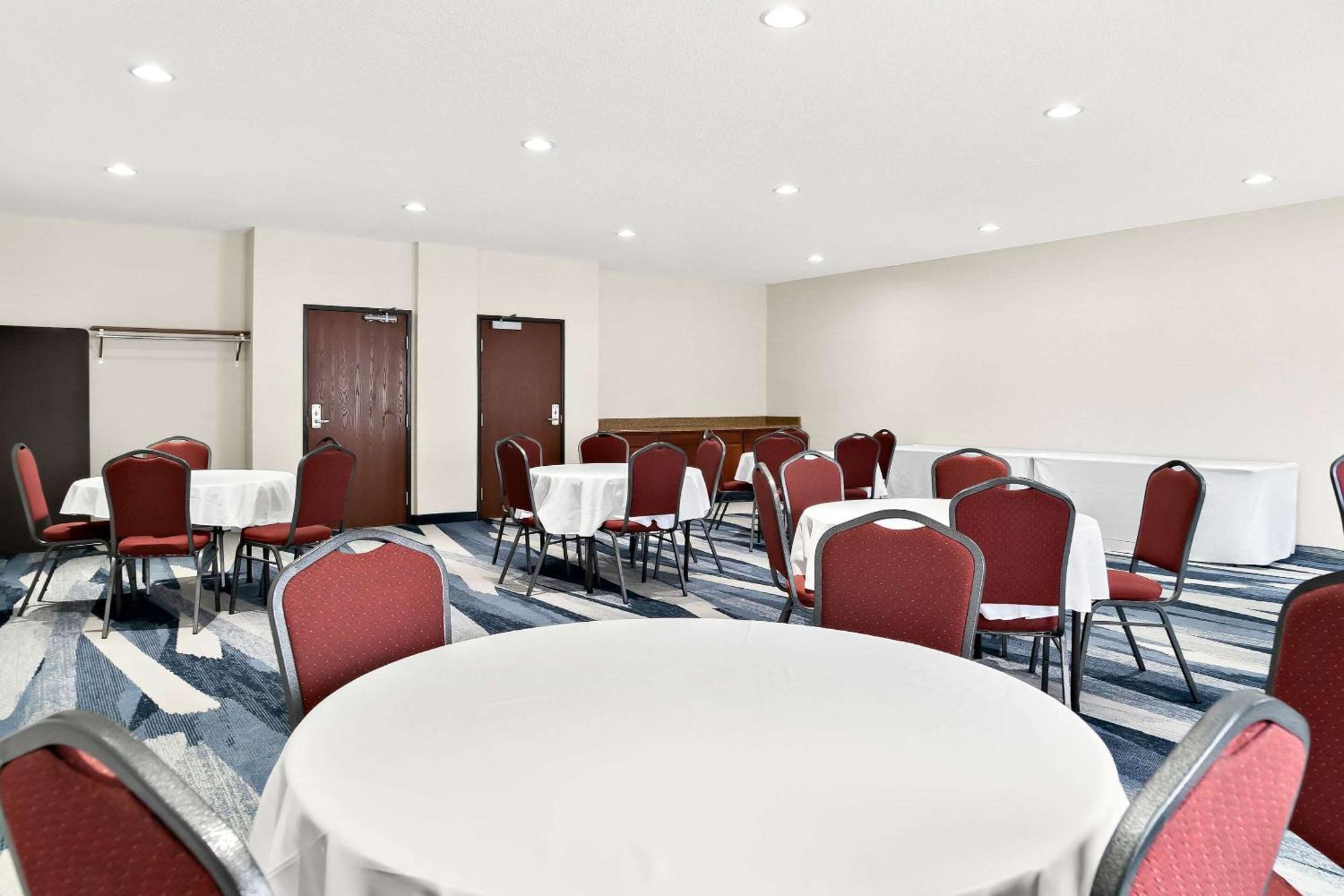 Comfort Suites Southfield-Detroit Esterno foto